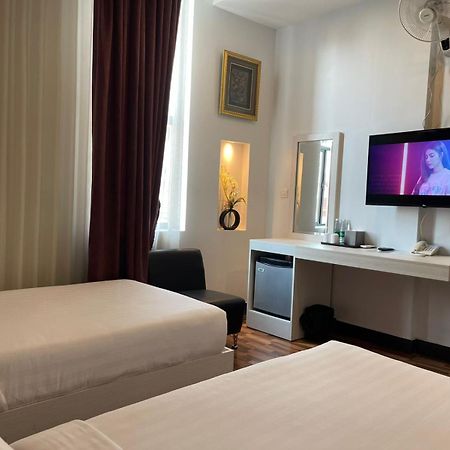 De Hotel Phnom Penh Esterno foto