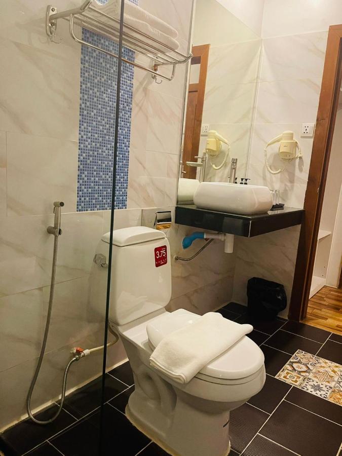 De Hotel Phnom Penh Esterno foto