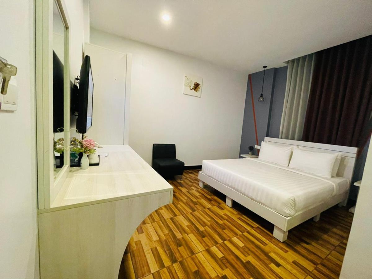 De Hotel Phnom Penh Esterno foto