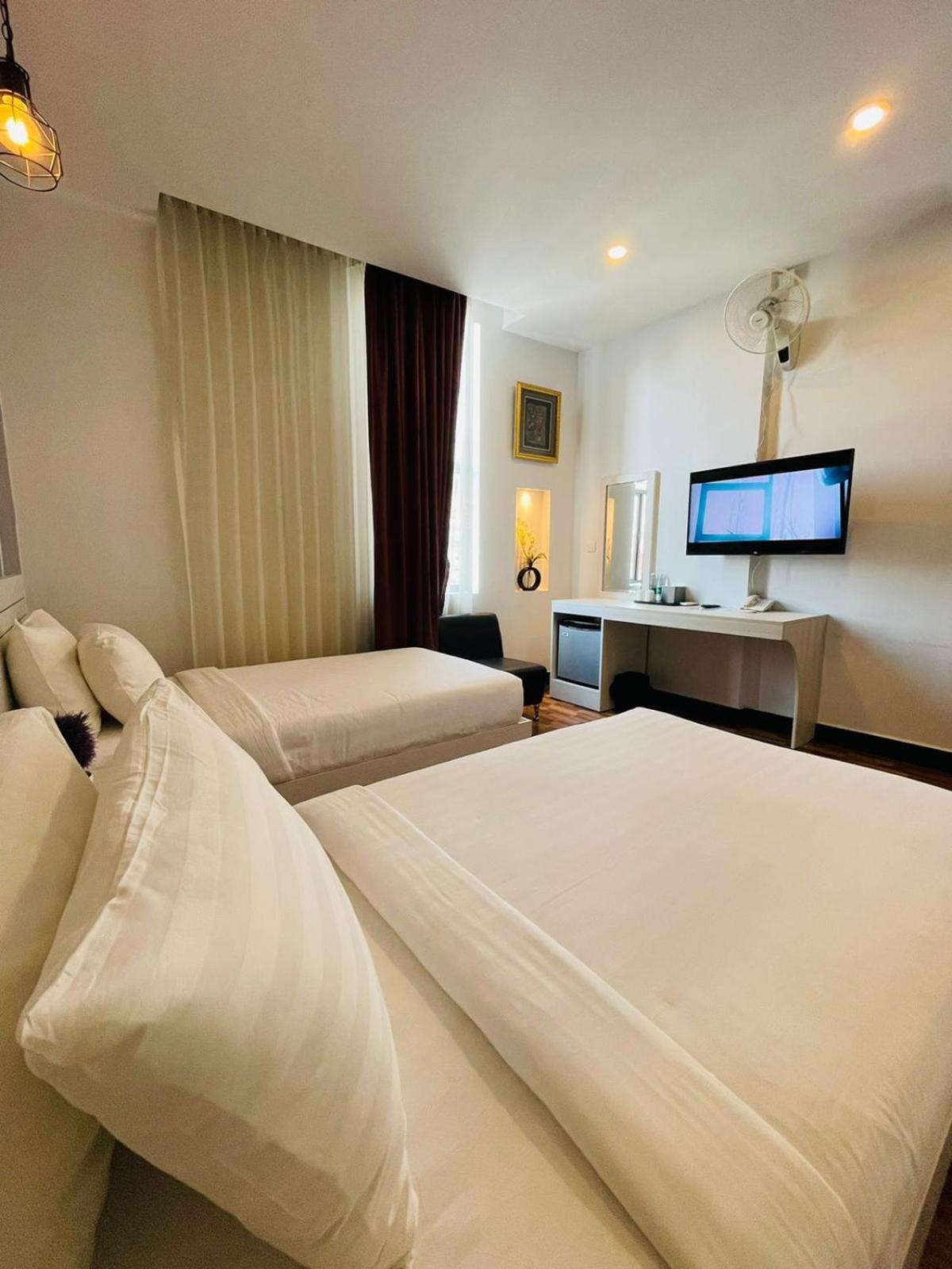 De Hotel Phnom Penh Esterno foto