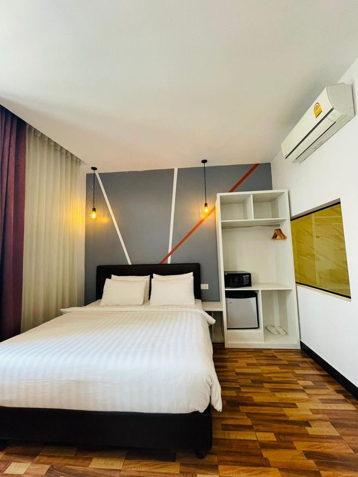 De Hotel Phnom Penh Esterno foto