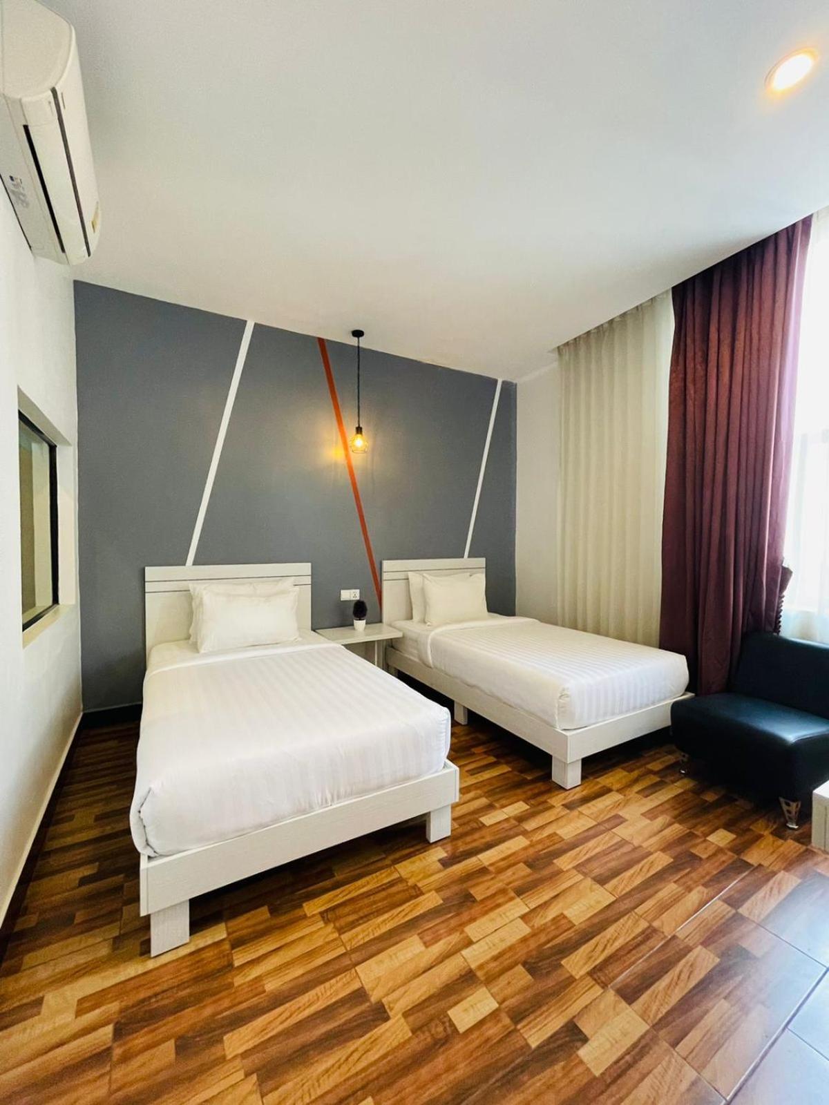 De Hotel Phnom Penh Esterno foto