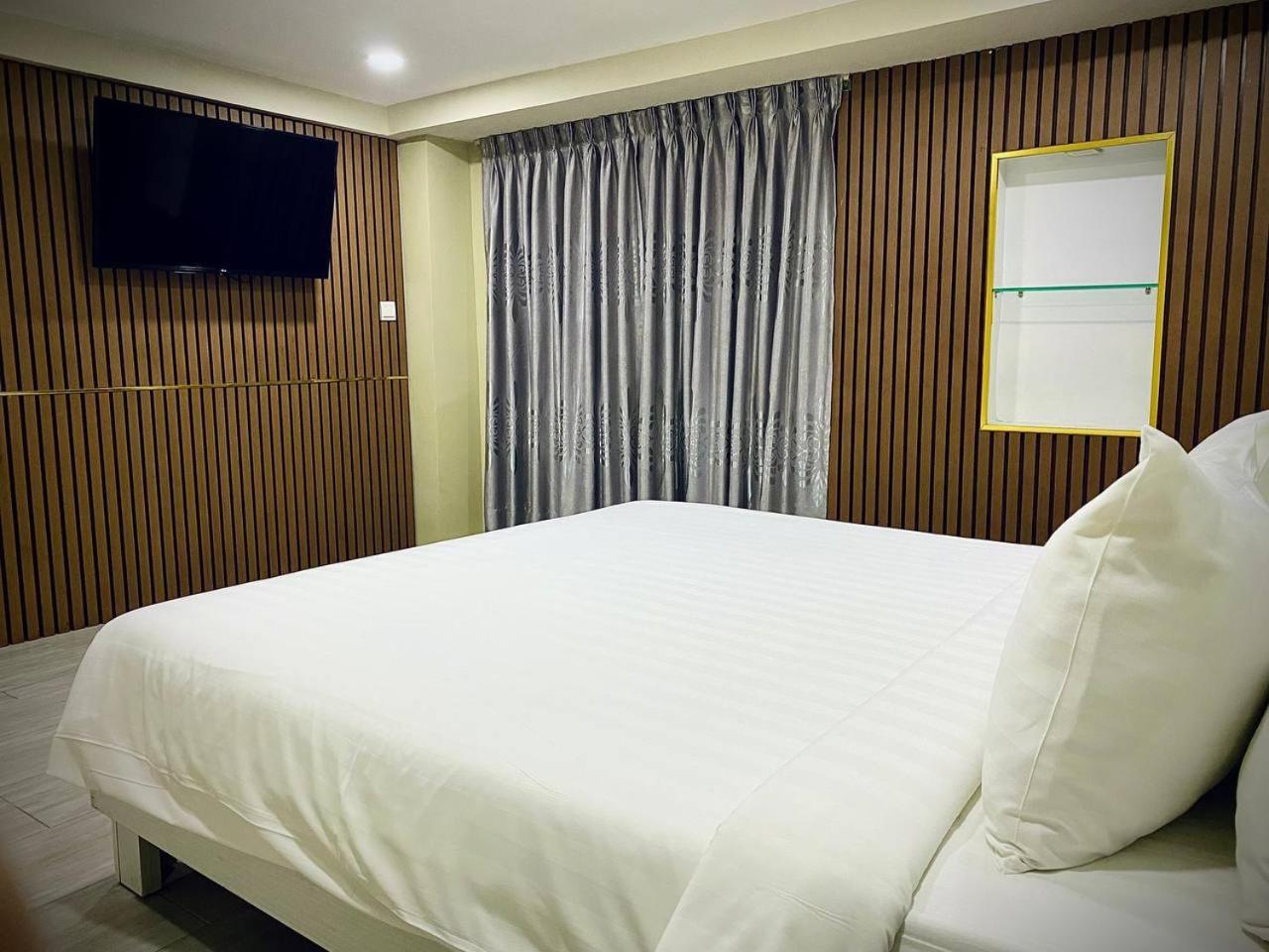 De Hotel Phnom Penh Esterno foto
