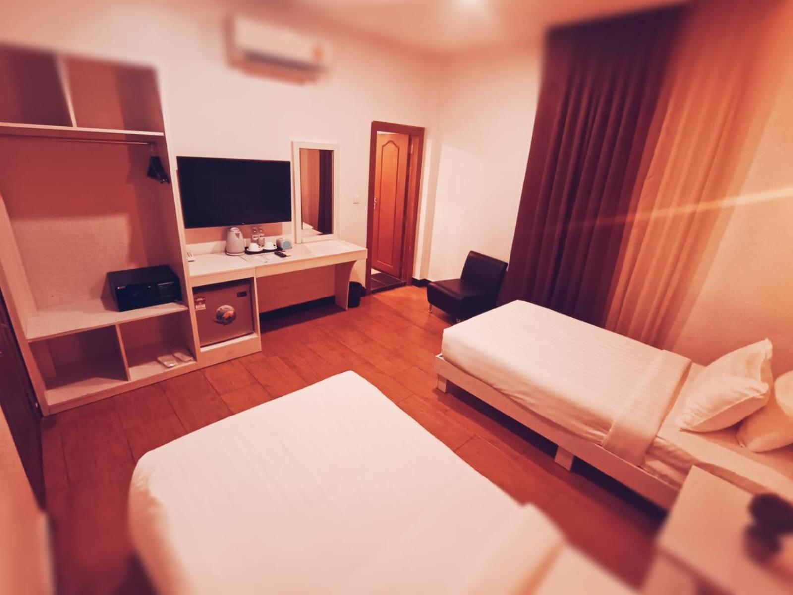 De Hotel Phnom Penh Esterno foto